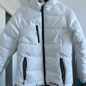 White AVALANCHE ski jacket with hood.
